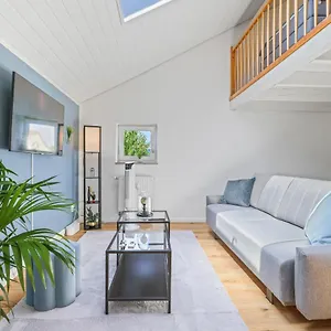 Apart21 - Blue - Maisonette - Netflix - Parking - Near Audi Apartment
